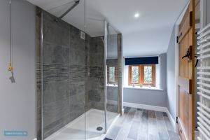 En-suite- click for photo gallery